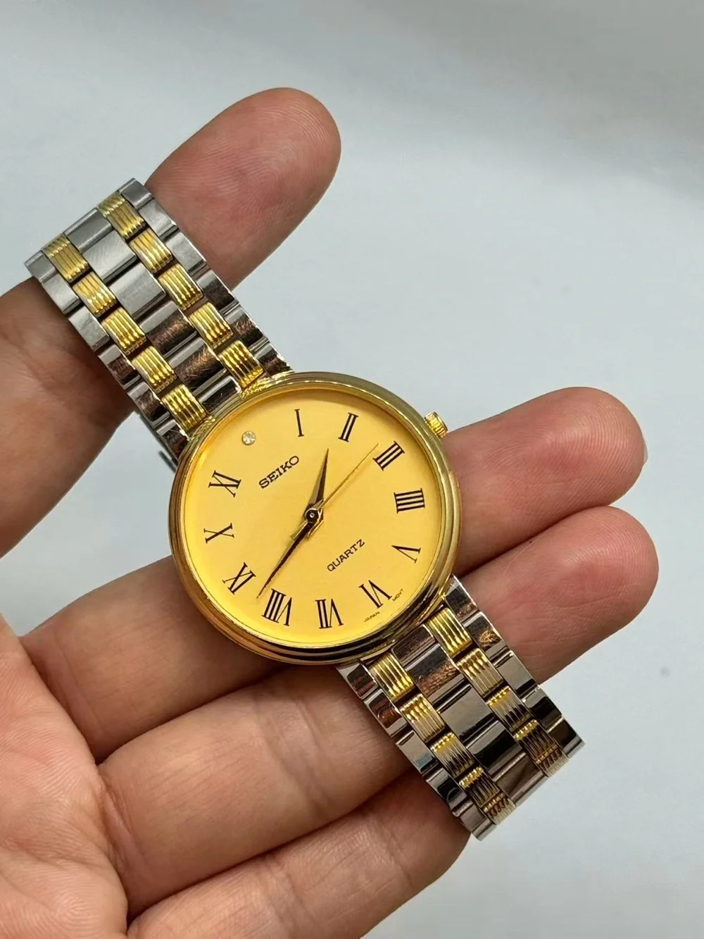 Vintage Seiko Quartz Men’s Watch Gold Tone Roman Numeral 31mm New Battery Runs